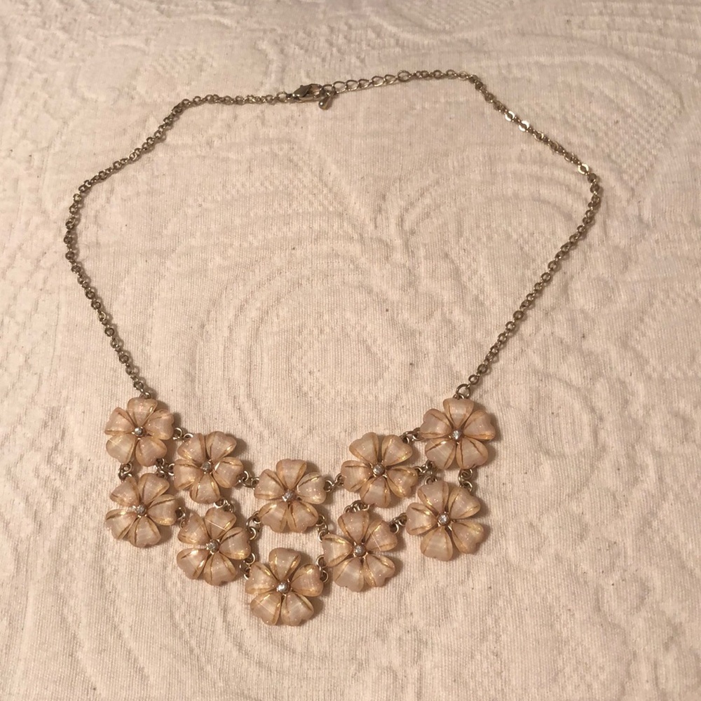 Stunning flower necklace